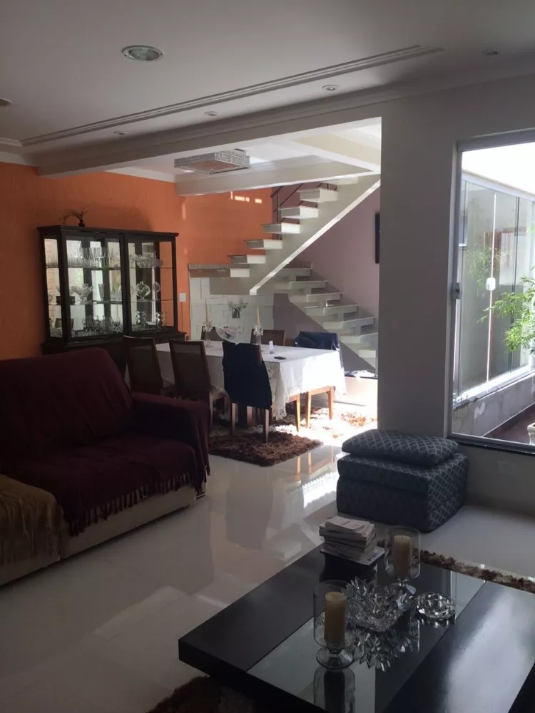 Sobrado à venda com 3 quartos, 306m² - Foto 3