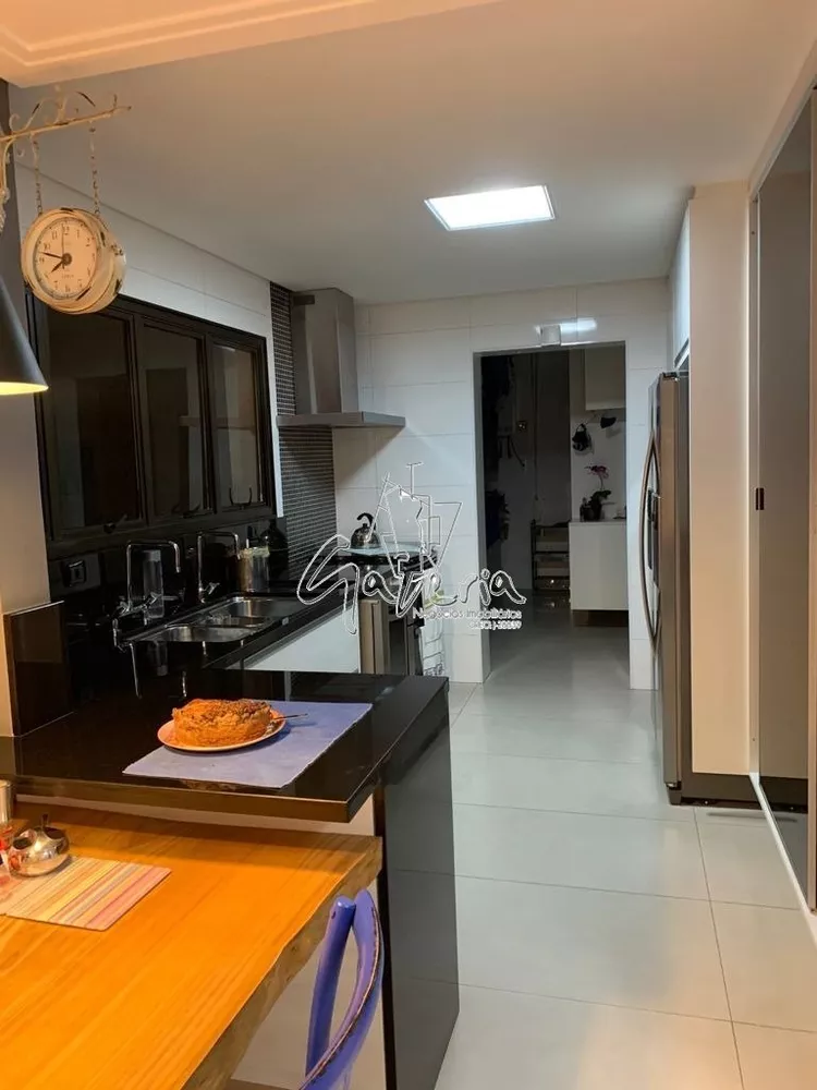 Apartamento à venda com 3 quartos, 217m² - Foto 10