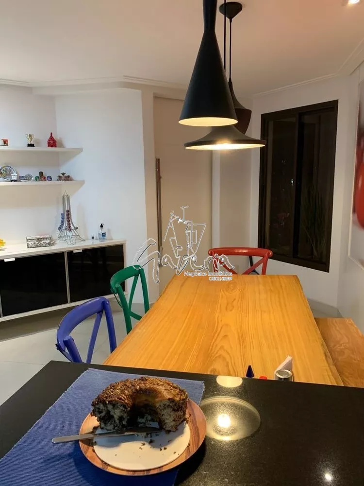 Apartamento à venda com 3 quartos, 217m² - Foto 11