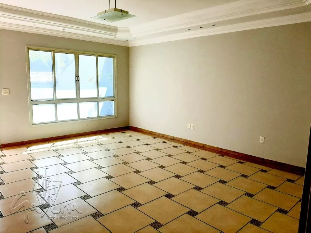 Sobrado à venda com 3 quartos, 300m² - Foto 2