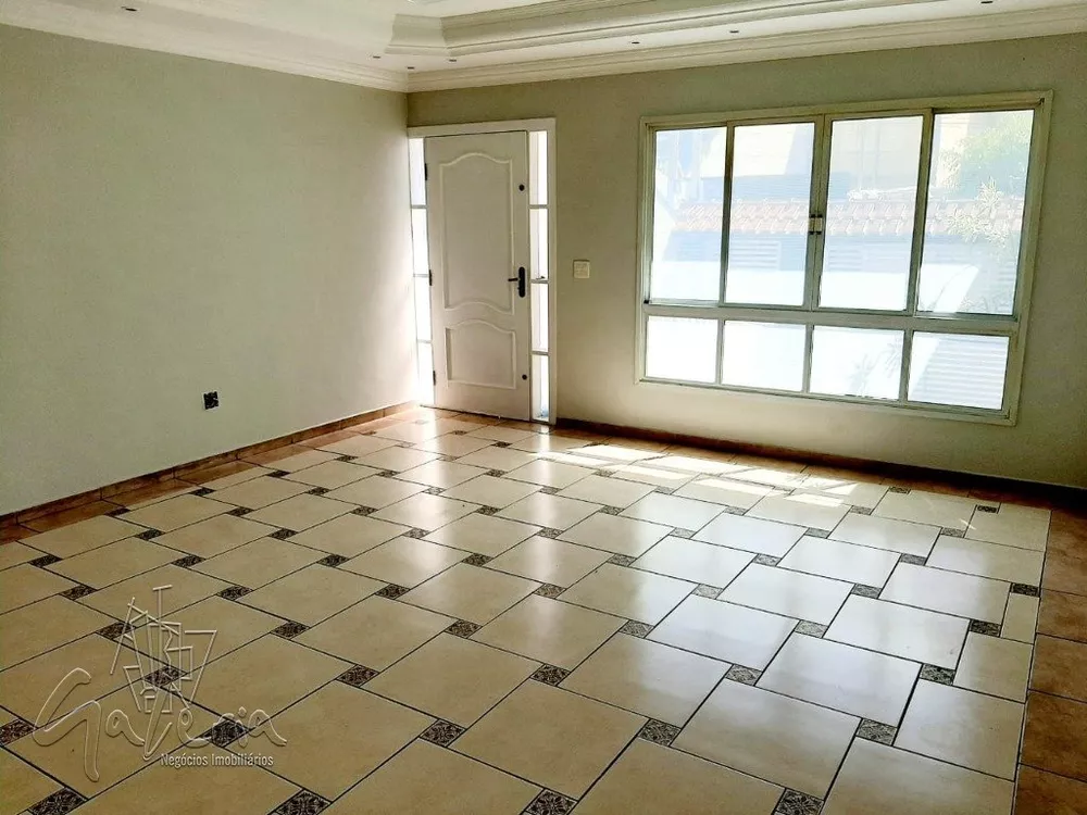 Sobrado à venda com 3 quartos, 300m² - Foto 1