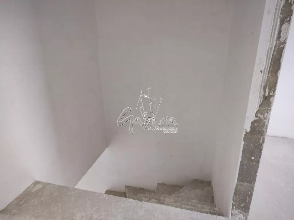 Sobrado à venda com 3 quartos, 200m² - Foto 2