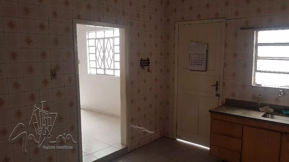 Casa à venda com 3 quartos, 300m² - Foto 2