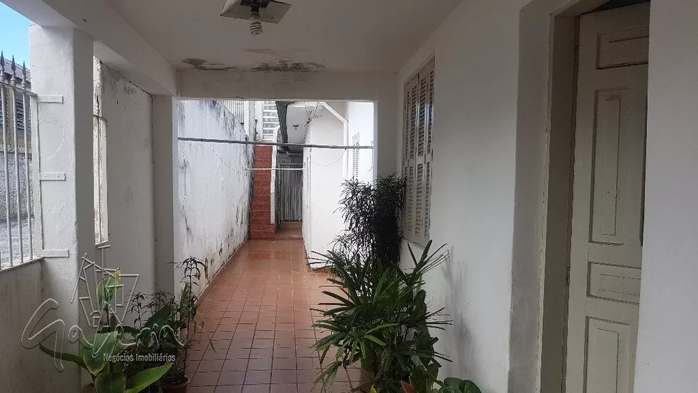 Casa à venda com 3 quartos, 300m² - Foto 1