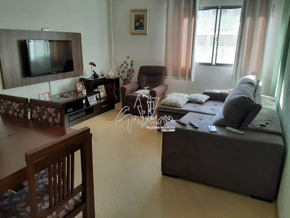 Apartamento à venda com 2 quartos, 72m² - Foto 2