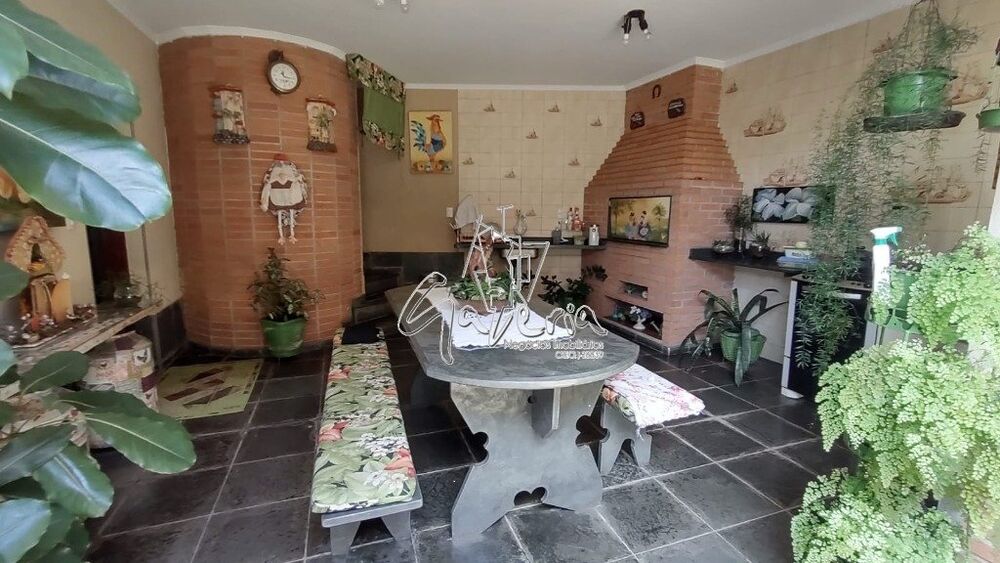 Sobrado, 3 quartos, 761 m² - Foto 1