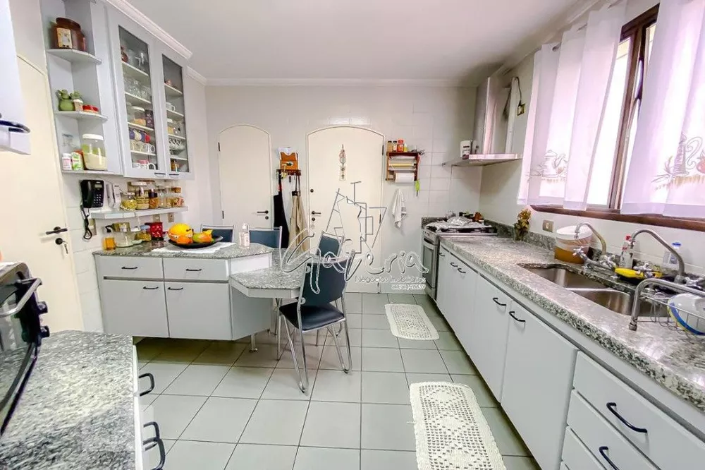 Apartamento à venda com 3 quartos, 156m² - Foto 7