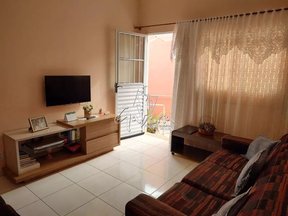 Casa à venda com 2 quartos, 150m² - Foto 1