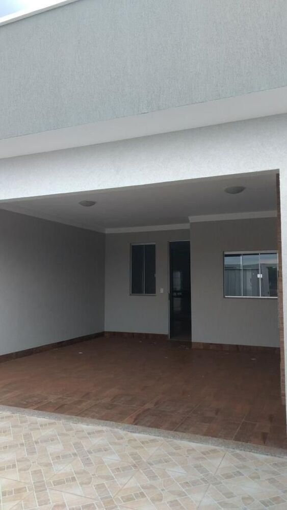 Casa à venda com 3 quartos, 105m² - Foto 1
