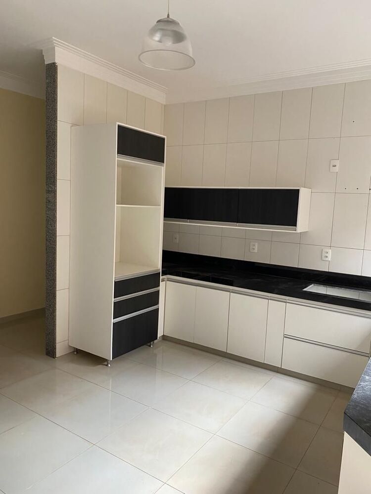 Casa à venda com 3 quartos, 210m² - Foto 3