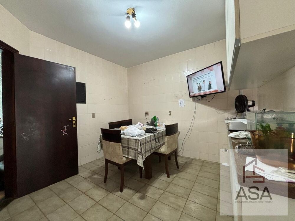 Casa, 4 quartos, 339 m² - Foto 2