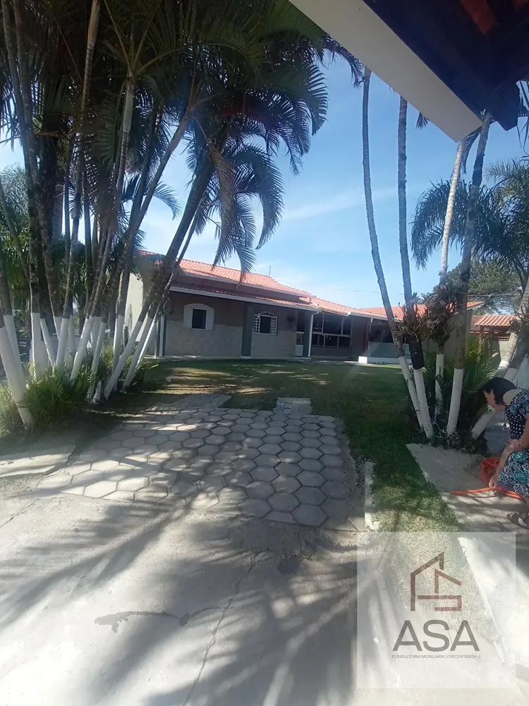 Chácara, 3 quartos, 2240 m² - Foto 1