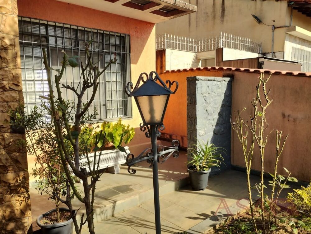 Casa, 3 quartos, 221 m² - Foto 1