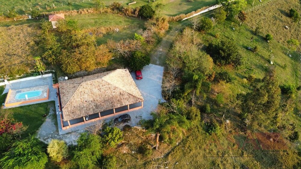 Sítio à venda com 3 quartos, 216m² - Foto 36