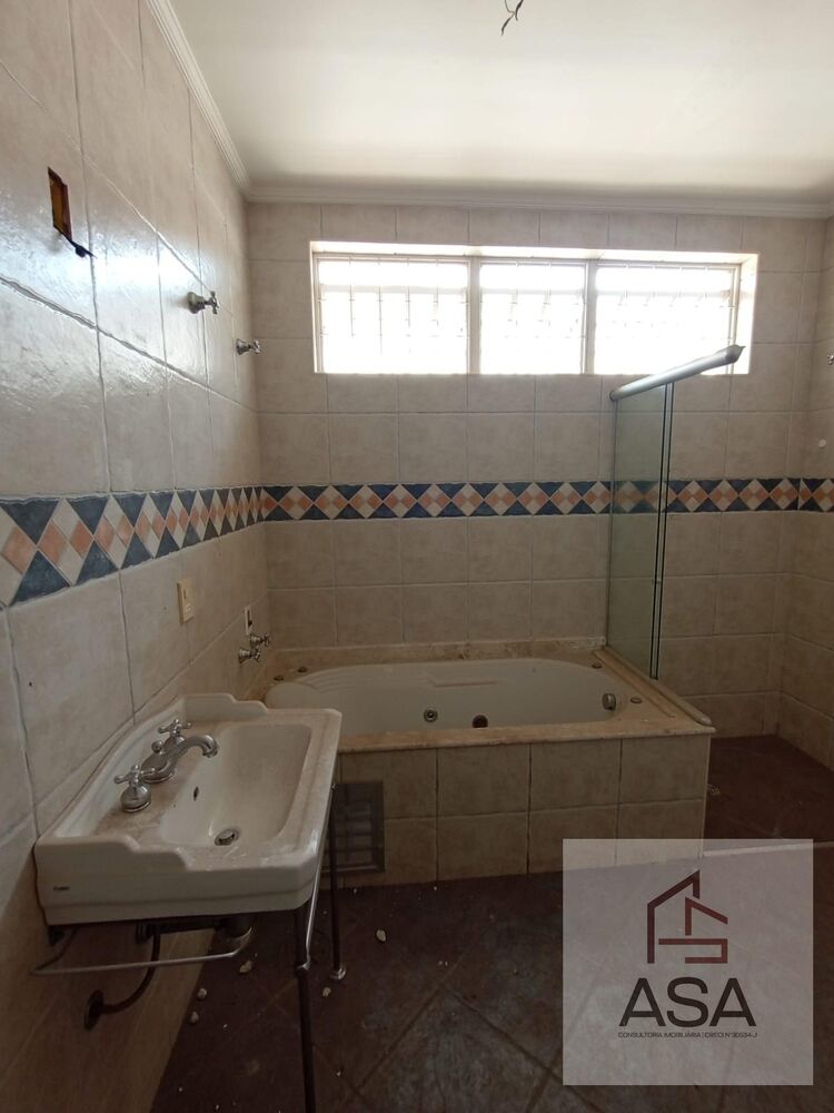 Prédio Inteiro para alugar com 4 quartos, 300m² - Foto 2