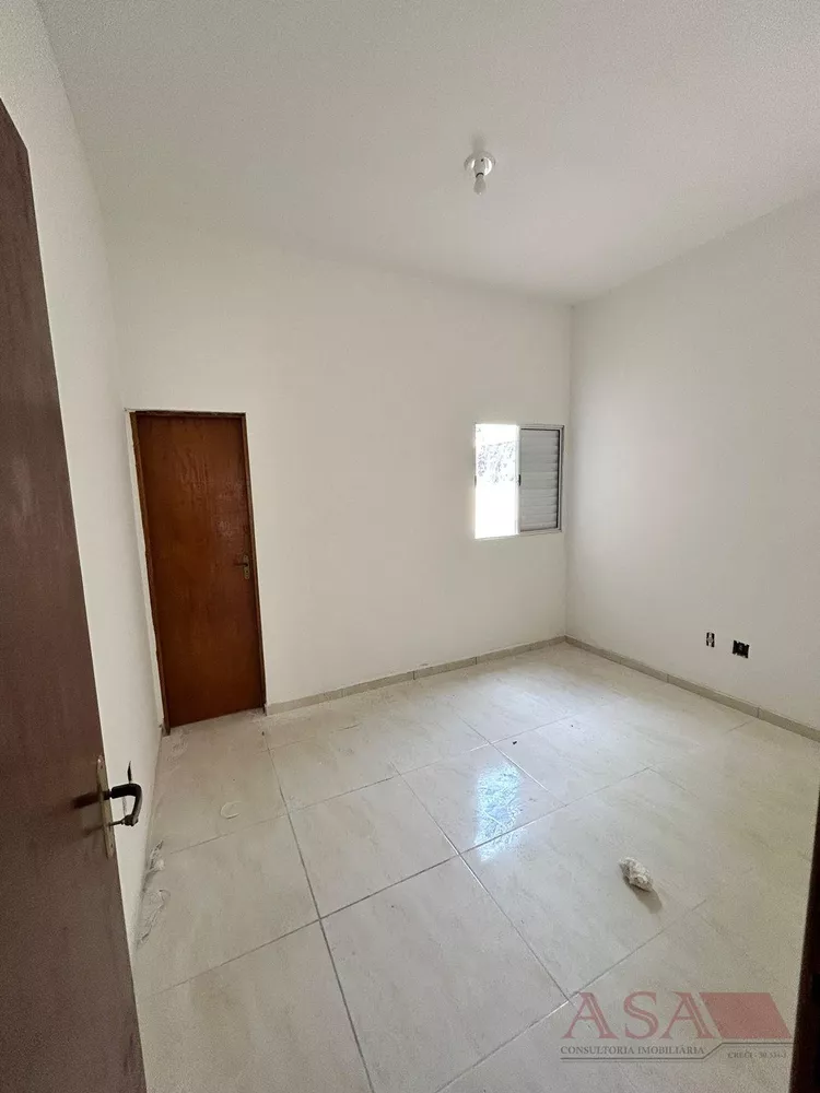 Casa à venda com 2 quartos, 65m² - Foto 1