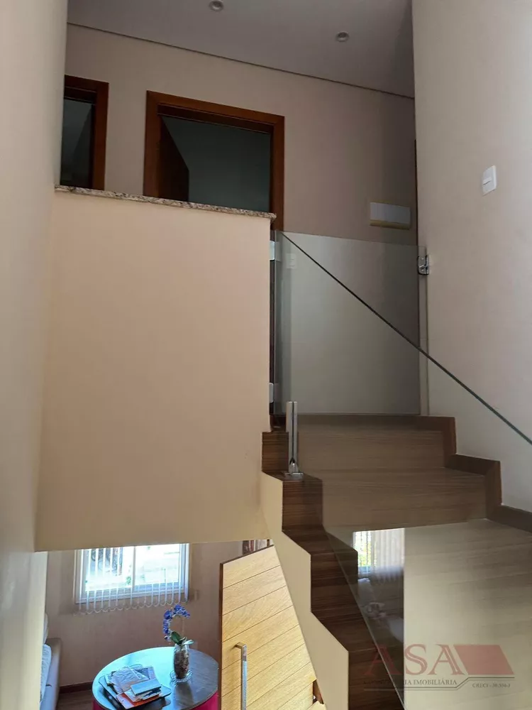 Casa, 3 quartos, 199 m² - Foto 1