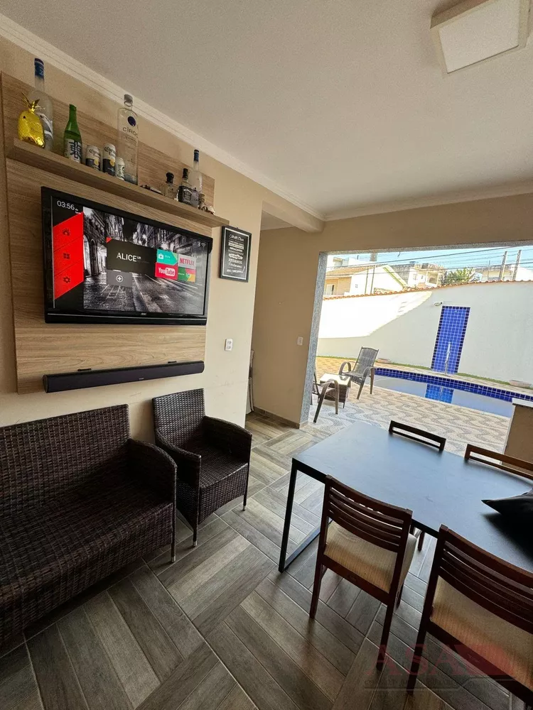 Casa à venda com 3 quartos, 199m² - Foto 1