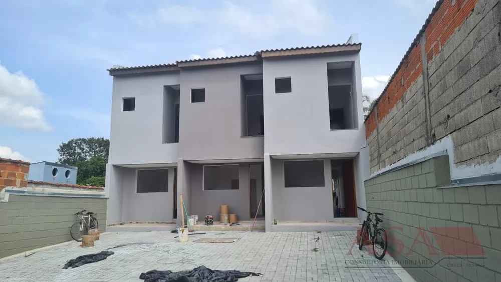 Casa à venda com 2 quartos, 80m² - Foto 1