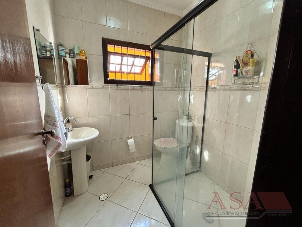 Casa à venda com 3 quartos, 279m² - Foto 1