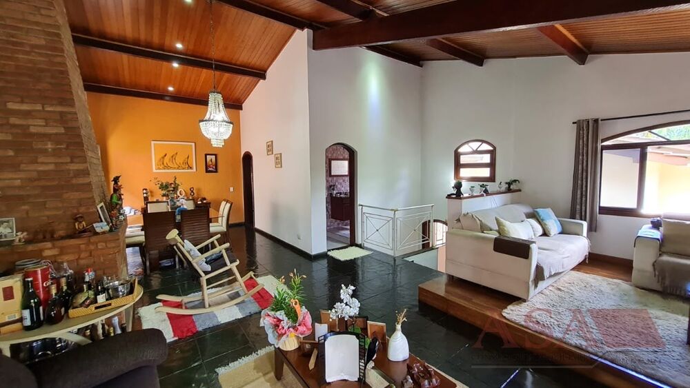 Casa, 3 quartos, 261 m² - Foto 1