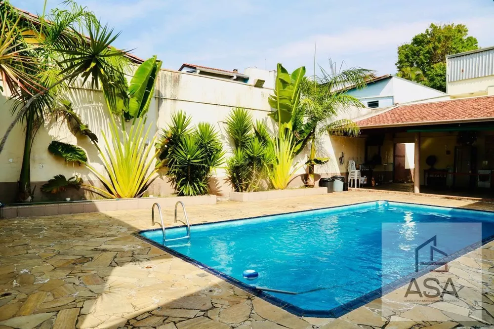 Casa, 6 quartos, 249 m² - Foto 1