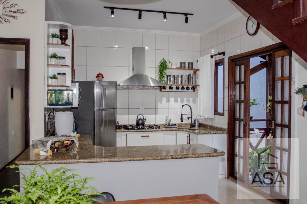 Casa à venda com 3 quartos, 61m² - Foto 13