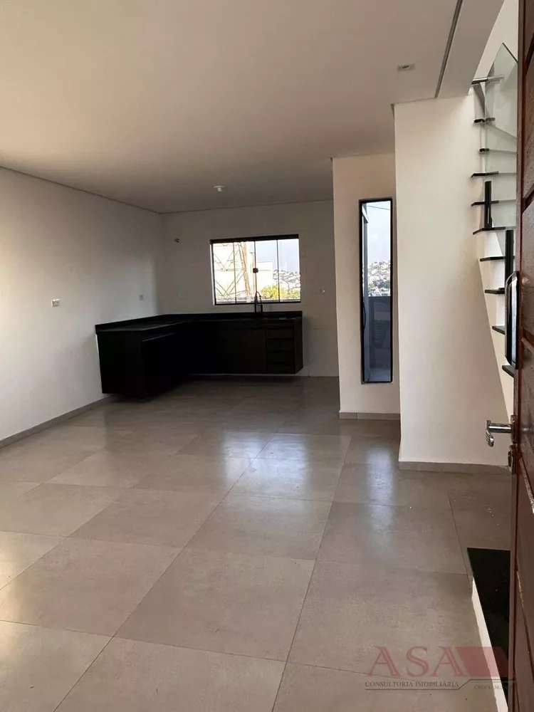 Casa à venda com 3 quartos, 100m² - Foto 1