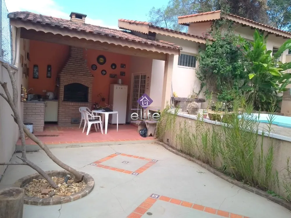 Casa, 3 quartos, 228 m² - Foto 1