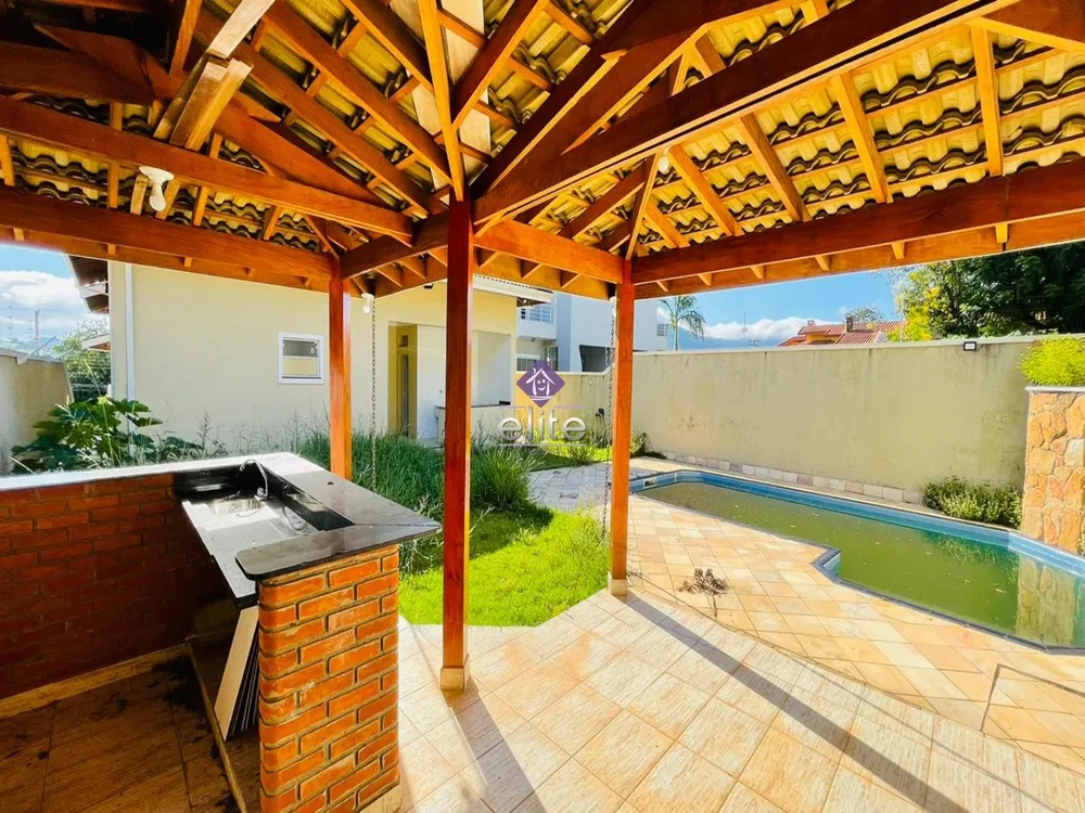 Casa, 3 quartos, 256 m² - Foto 1