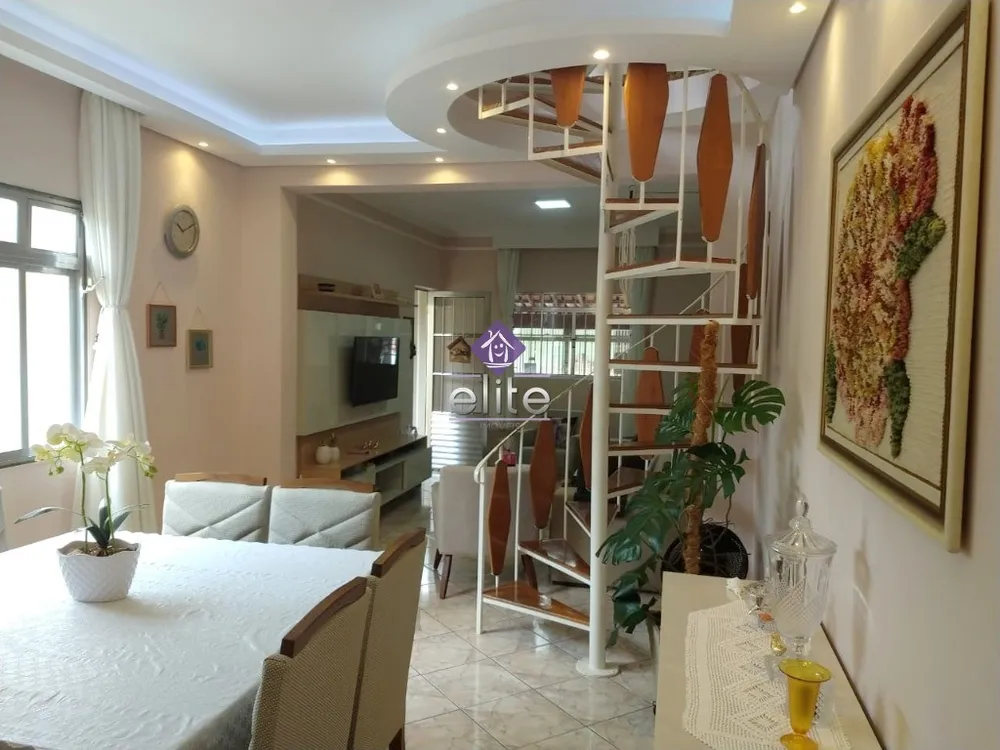 Casa, 4 quartos, 138 m² - Foto 1