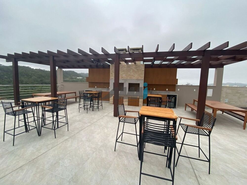 Apartamento à venda com 3 quartos, 193m² - Foto 4