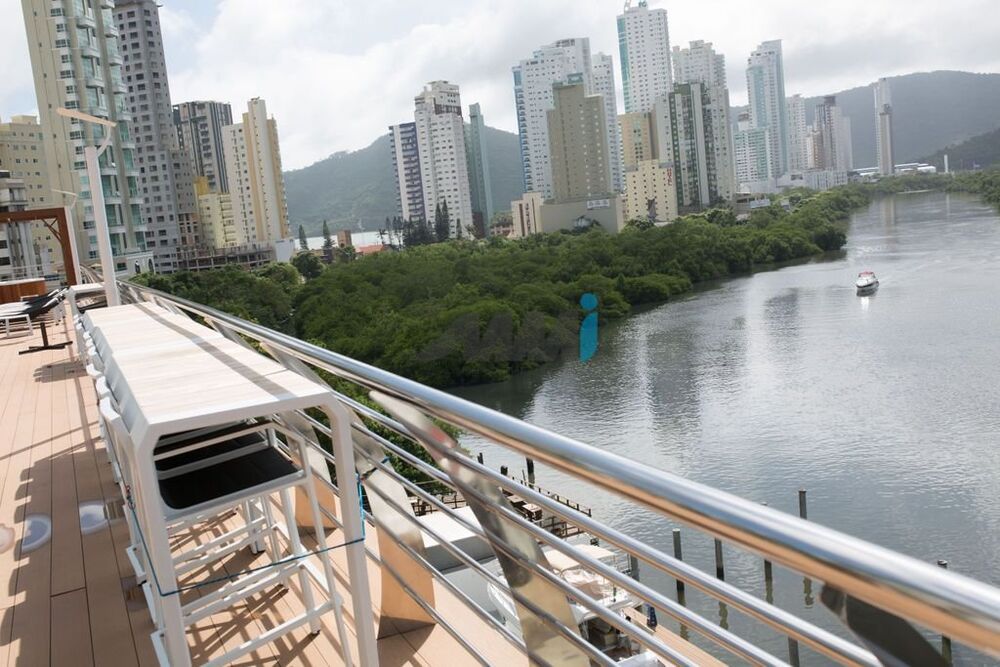 Apartamento à venda com 3 quartos, 193m² - Foto 2
