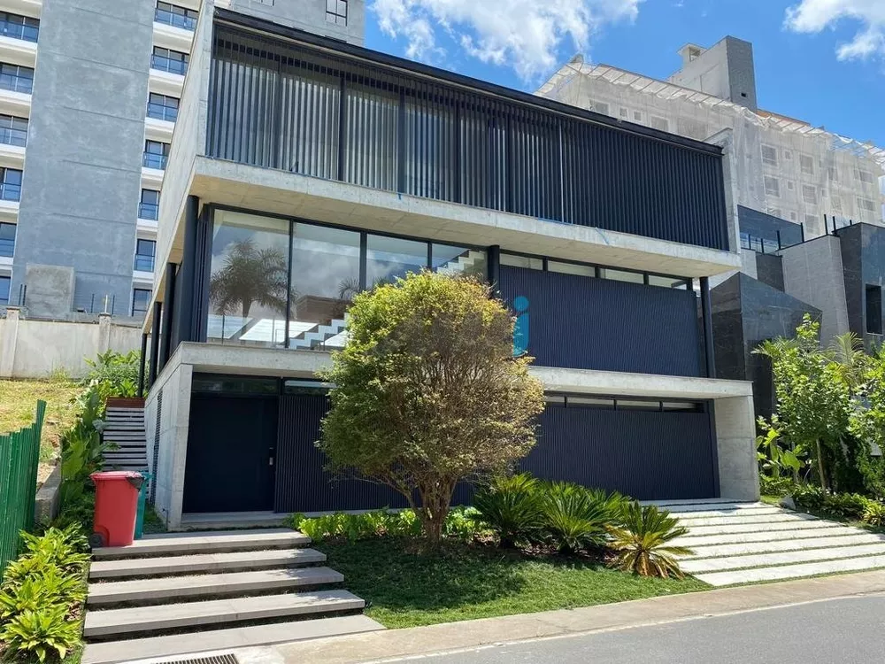 Sobrado à venda com 4 quartos, 456m² - Foto 1