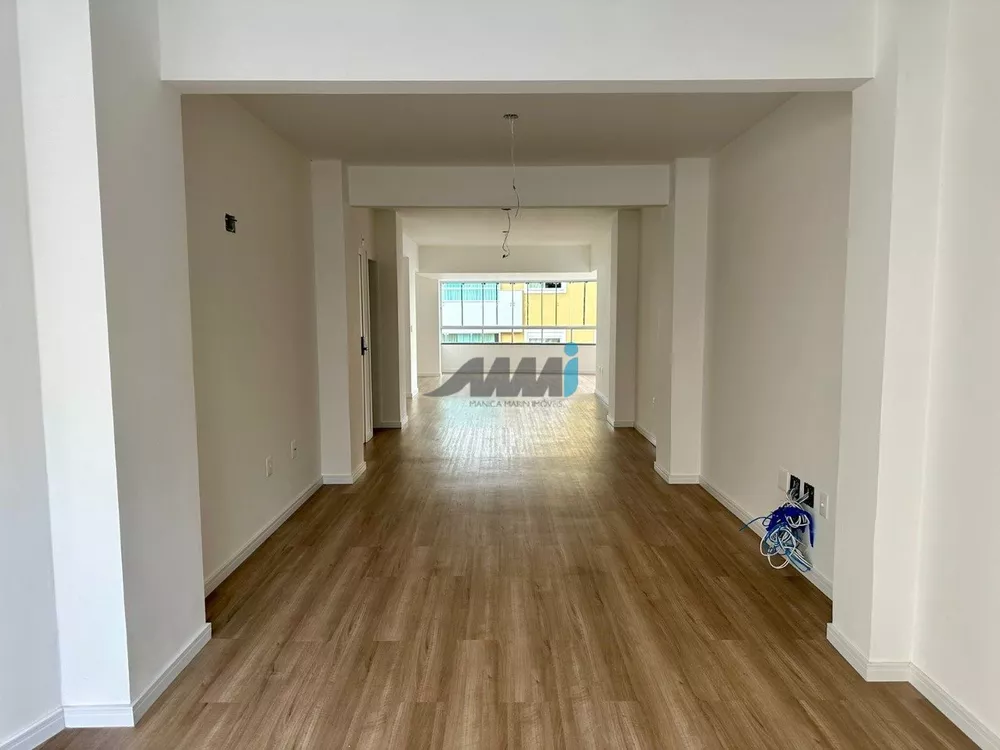 Apartamento à venda com 4 quartos, 201m² - Foto 4