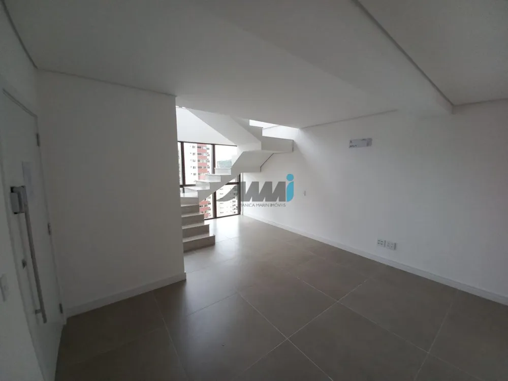 Cobertura, 3 quartos, 211 m² - Foto 2