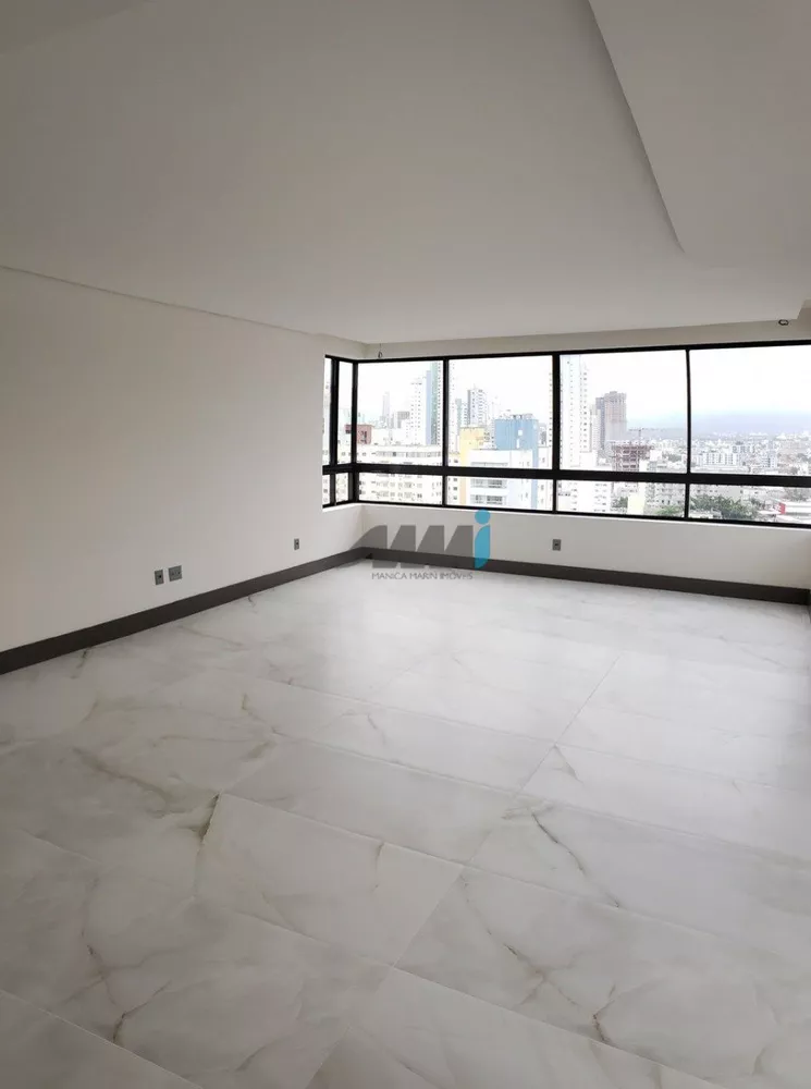 Apartamento à venda com 3 quartos, 130m² - Foto 3