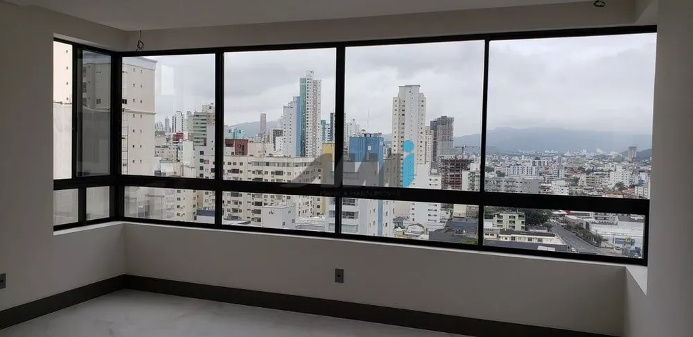 Apartamento à venda com 3 quartos, 130m² - Foto 1