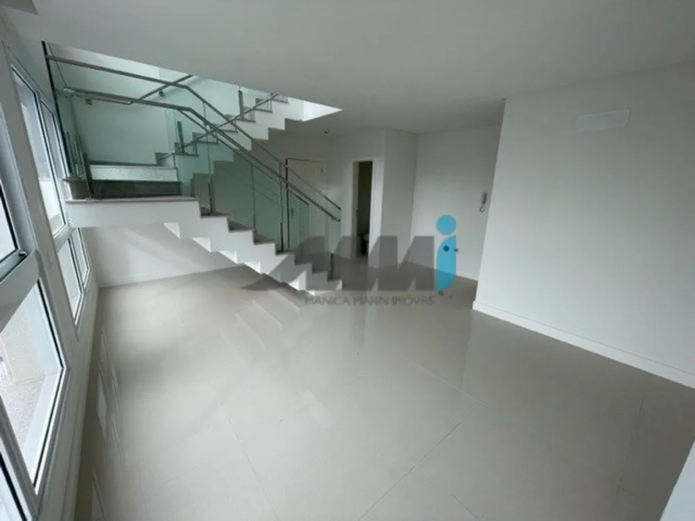 Cobertura, 3 quartos, 240 m² - Foto 1