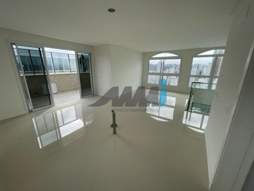 Cobertura, 3 quartos, 240 m² - Foto 1