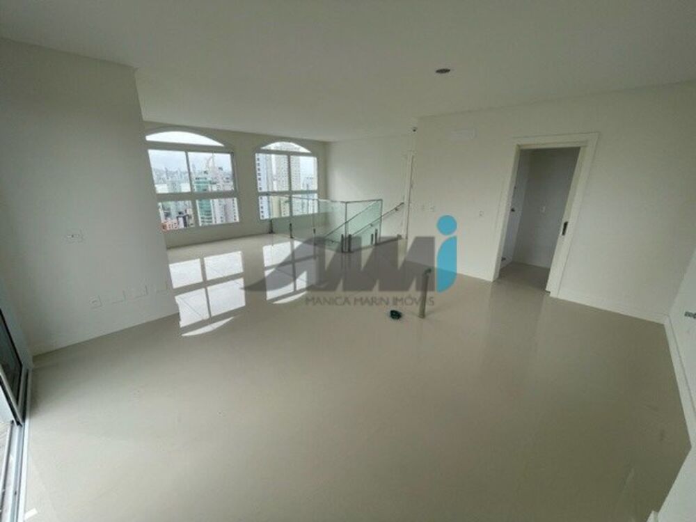 Cobertura, 3 quartos, 240 m² - Foto 3