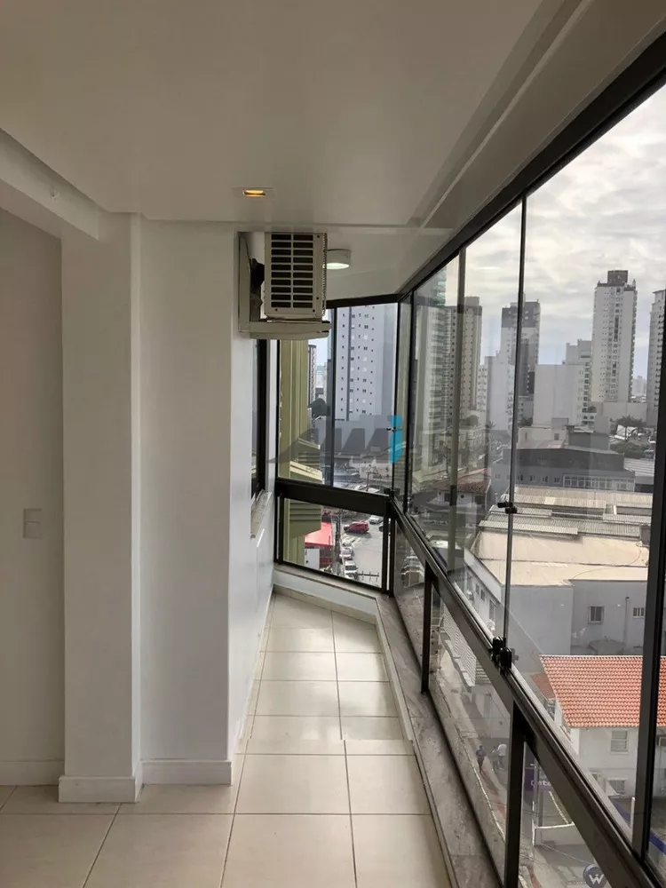 Apartamento à venda com 3 quartos, 115m² - Foto 2