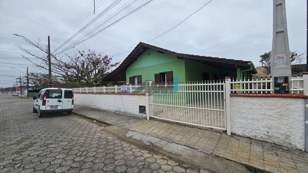 Casa à venda com 3 quartos, 75m² - Foto 1