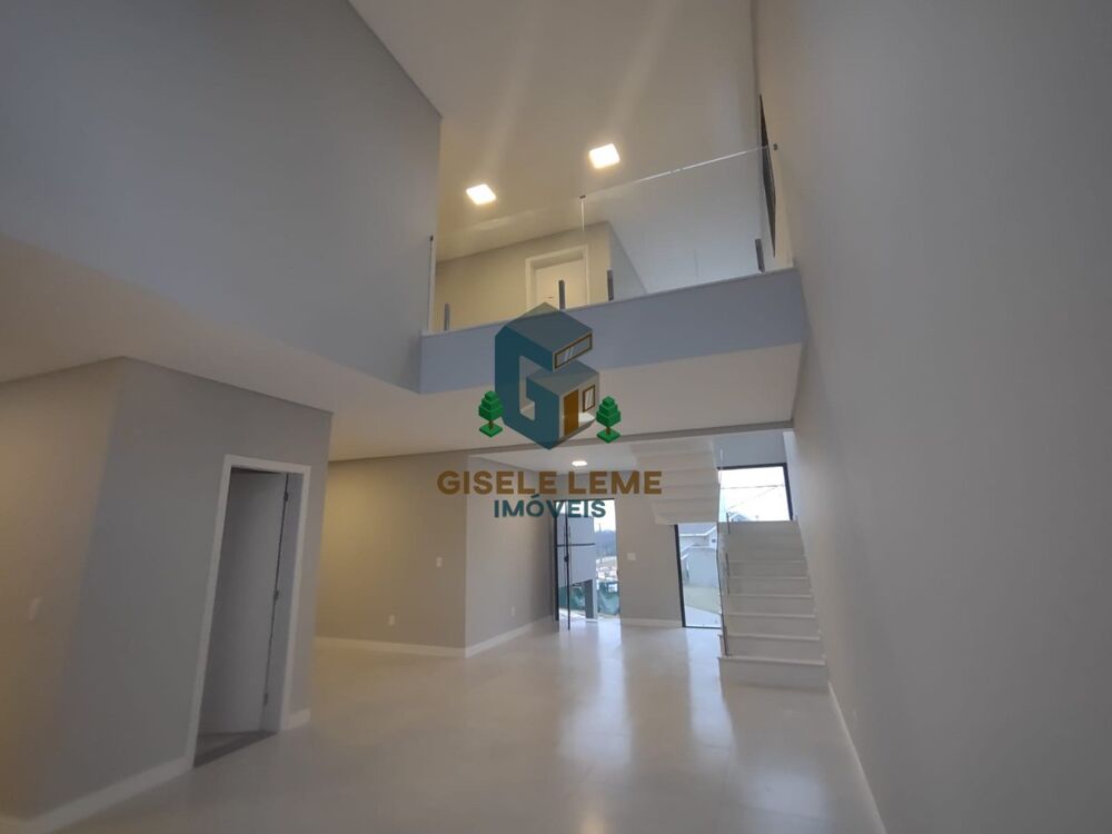Casa à venda com 3 quartos, 236m² - Foto 2