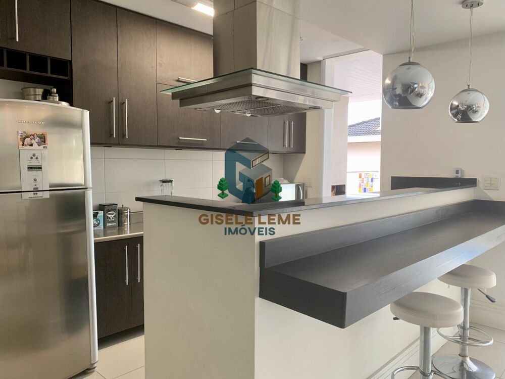 Casa à venda com 3 quartos, 240m² - Foto 2