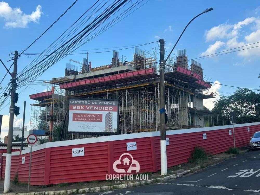 Apartamento, 4 quartos, 220 m² - Foto 1