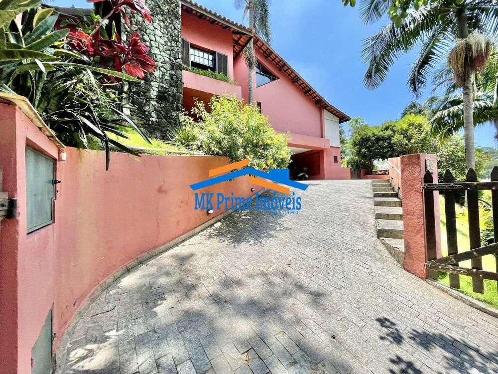 Casa de Condomínio à venda com 4 quartos, 256m² - Foto 1