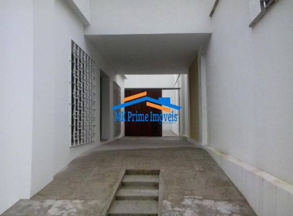 Sobrado à venda com 4 quartos, 250m² - Foto 1