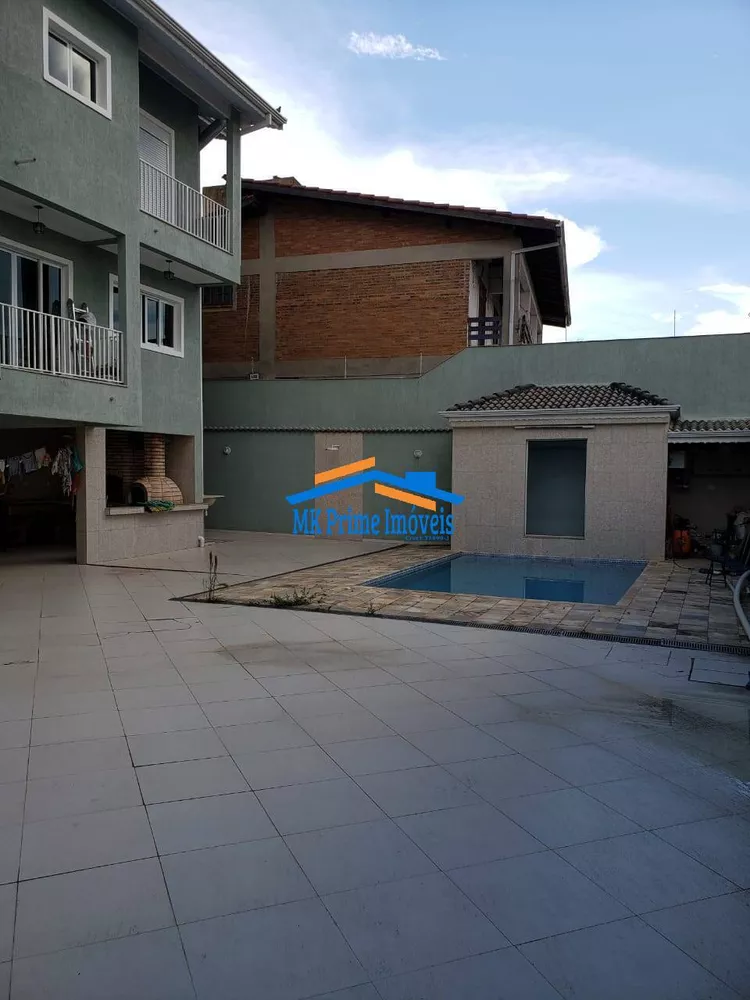 Sobrado à venda com 4 quartos, 416m² - Foto 1