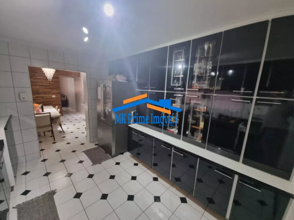 Sobrado à venda com 3 quartos, 252m² - Foto 4